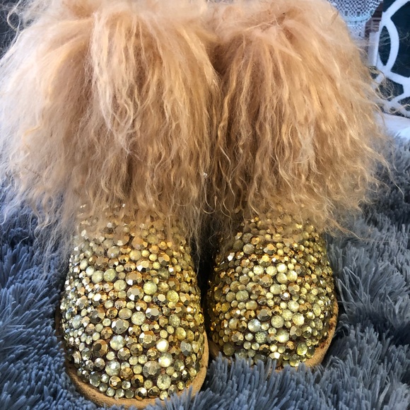 Custom Rhinestone Fur Bearpaw Boots! - Picture 2 of 8